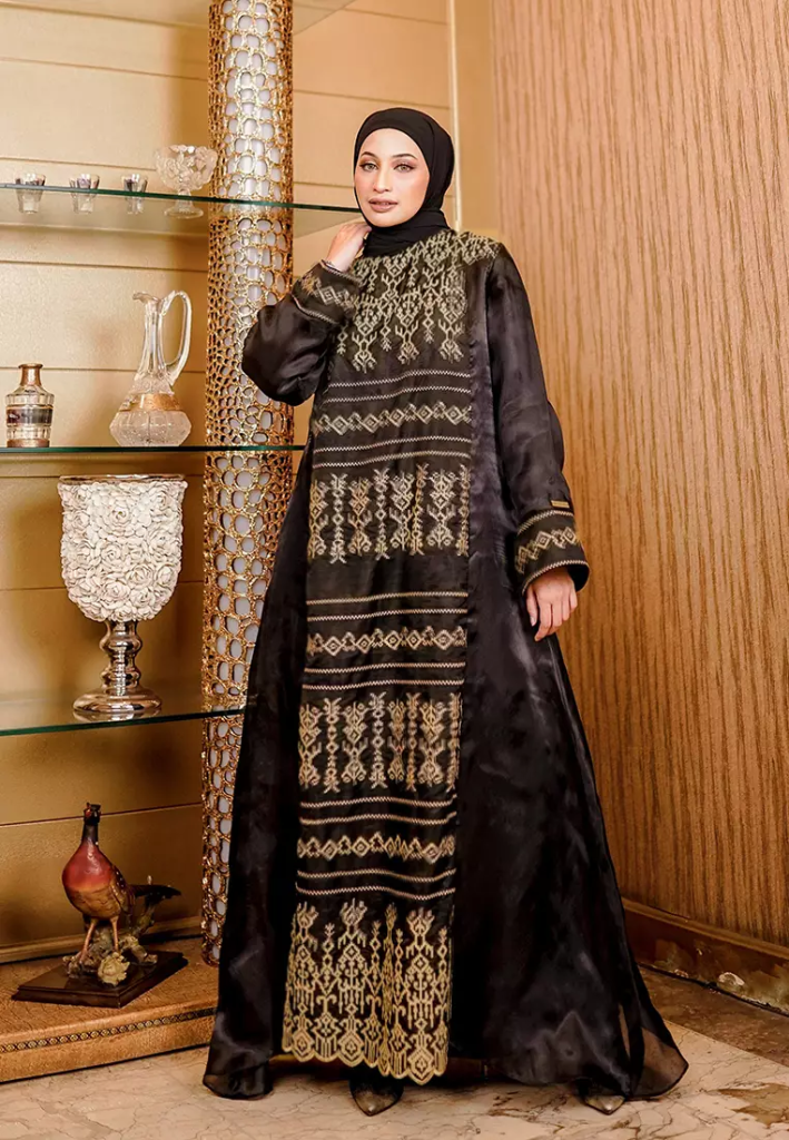 Detail bordir pada abaya hitam
